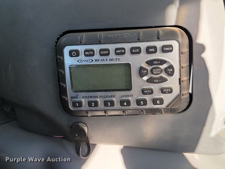 image for item JG9621 Kubota SVL 75-2  tracked skid steer loader