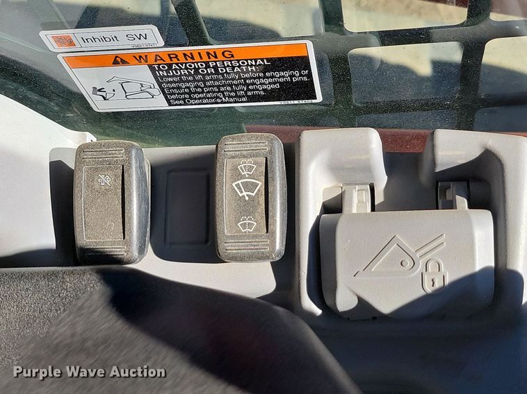 image for item JG9621 Kubota SVL 75-2  tracked skid steer loader