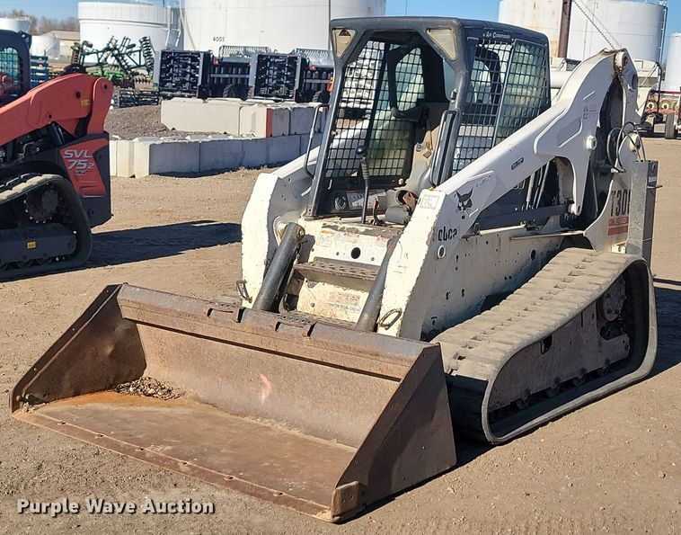 image for item JG9622 2005 Bobcat T300  tracked skid steer loader