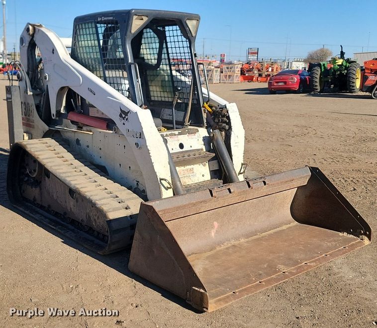 image for item JG9622 2005 Bobcat T300  tracked skid steer loader