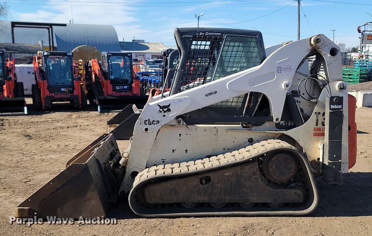 image for item JG9622 2005 Bobcat T300  tracked skid steer loader