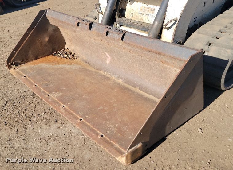 image for item JG9622 2005 Bobcat T300  tracked skid steer loader