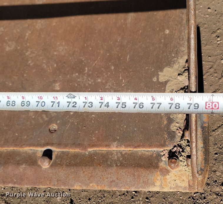 image for item JG9622 2005 Bobcat T300  tracked skid steer loader