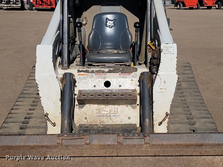 image for item JG9622 2005 Bobcat T300  tracked skid steer loader