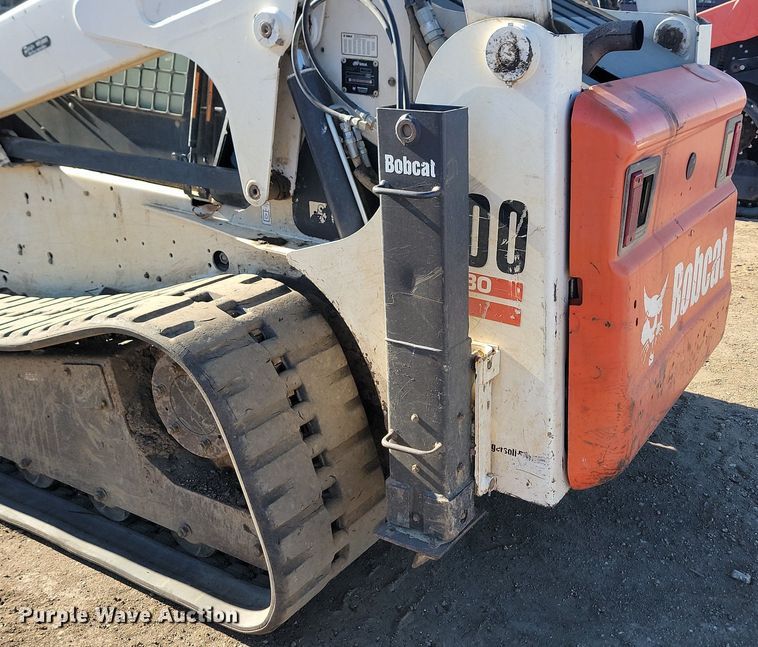 image for item JG9622 2005 Bobcat T300  tracked skid steer loader