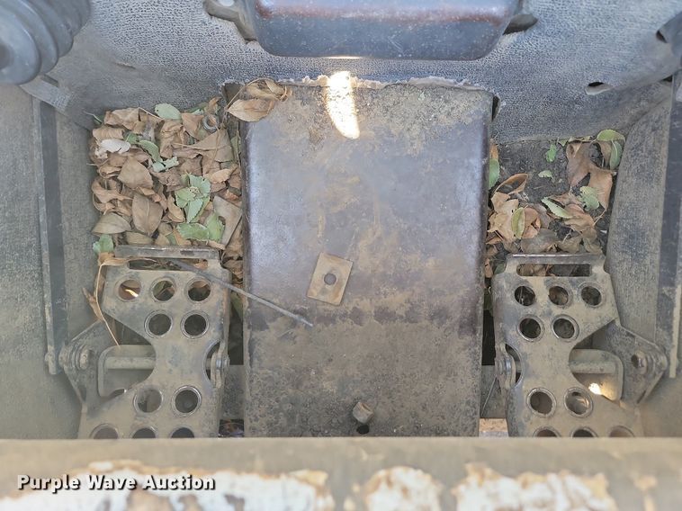 image for item JG9622 2005 Bobcat T300  tracked skid steer loader