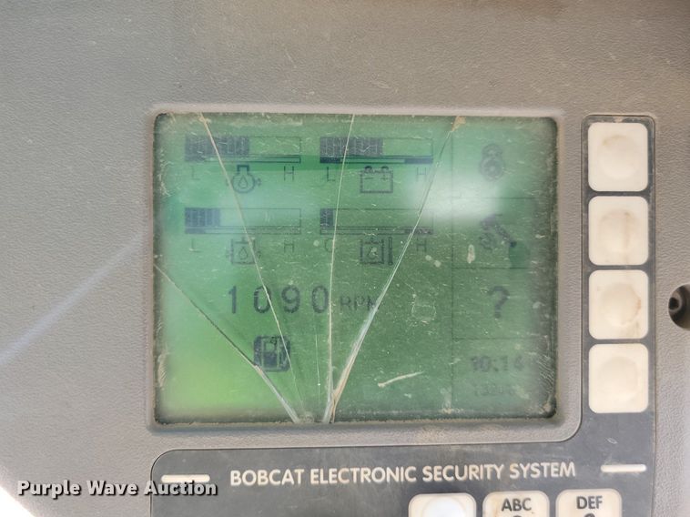 image for item JG9622 2005 Bobcat T300  tracked skid steer loader