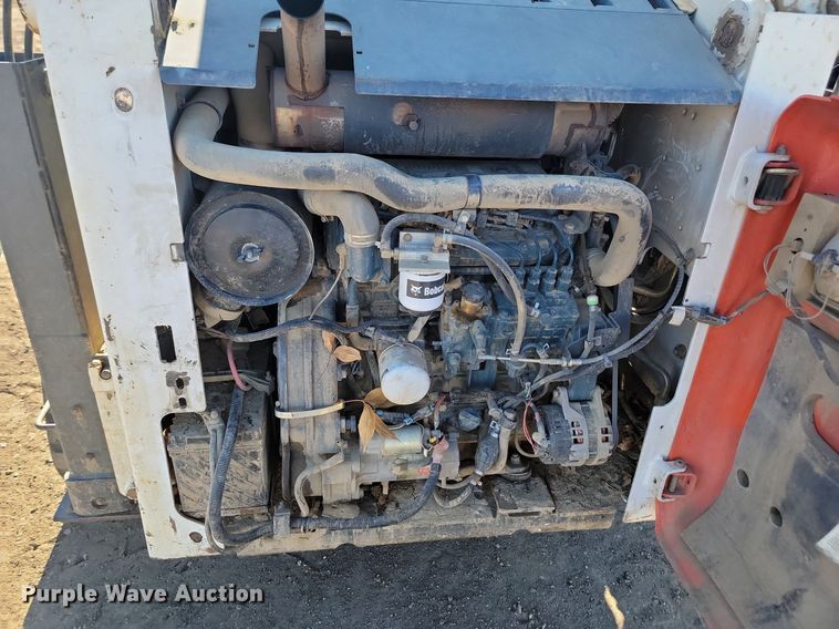 image for item JG9622 2005 Bobcat T300  tracked skid steer loader