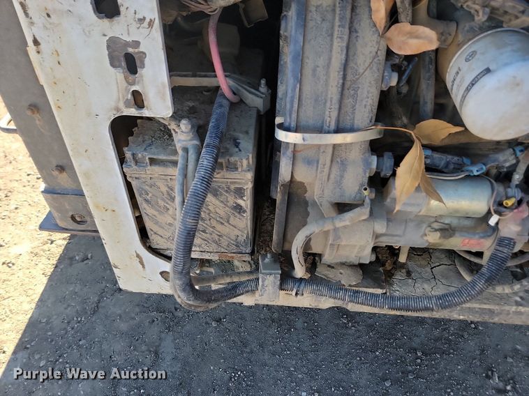 image for item JG9622 2005 Bobcat T300  tracked skid steer loader