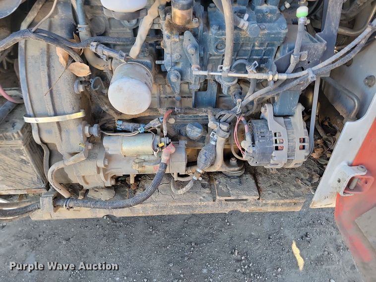 image for item JG9622 2005 Bobcat T300  tracked skid steer loader