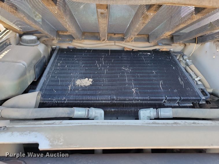 image for item JG9622 2005 Bobcat T300  tracked skid steer loader