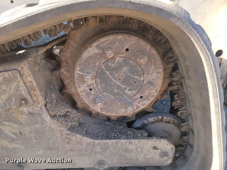 image for item JG9622 2005 Bobcat T300  tracked skid steer loader