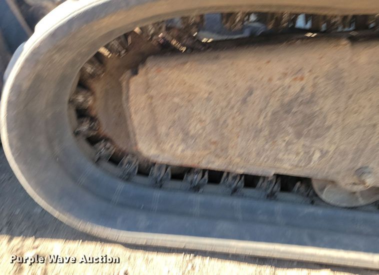 image for item JG9622 2005 Bobcat T300  tracked skid steer loader