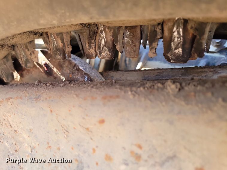 image for item JG9622 2005 Bobcat T300  tracked skid steer loader