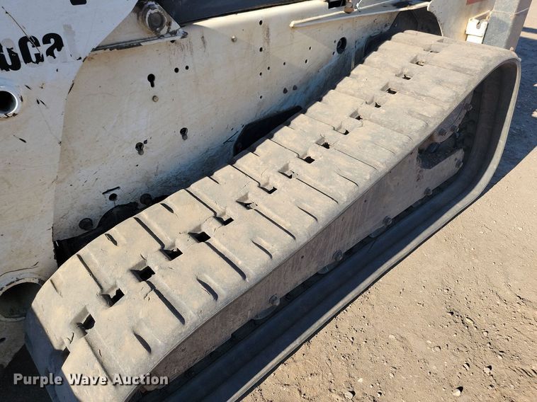 image for item JG9622 2005 Bobcat T300  tracked skid steer loader