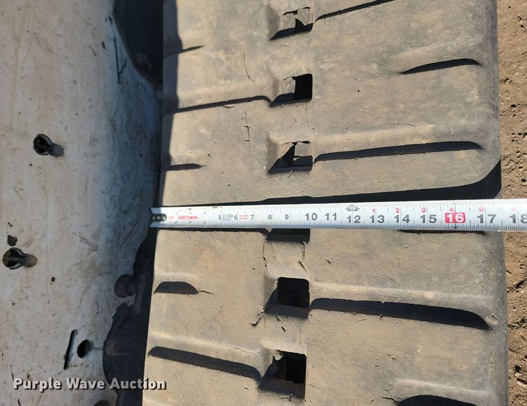 image for item JG9622 2005 Bobcat T300  tracked skid steer loader