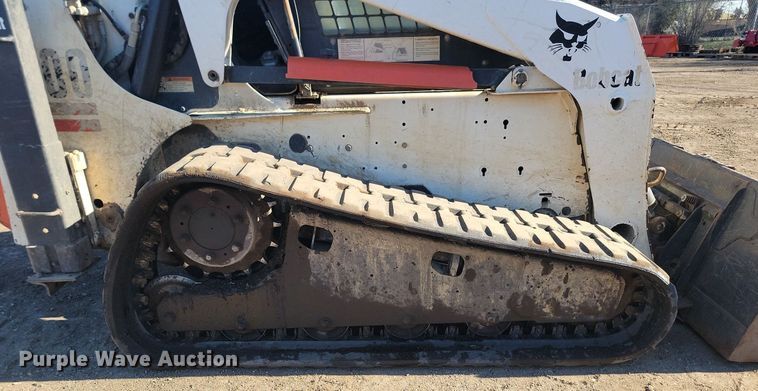 image for item JG9622 2005 Bobcat T300  tracked skid steer loader