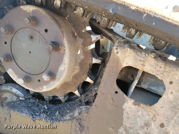 image for item JG9622 2005 Bobcat T300  tracked skid steer loader