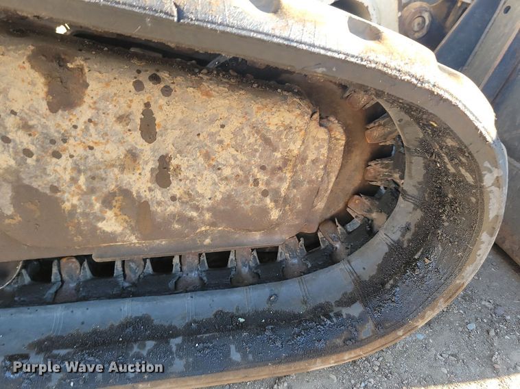 image for item JG9622 2005 Bobcat T300  tracked skid steer loader