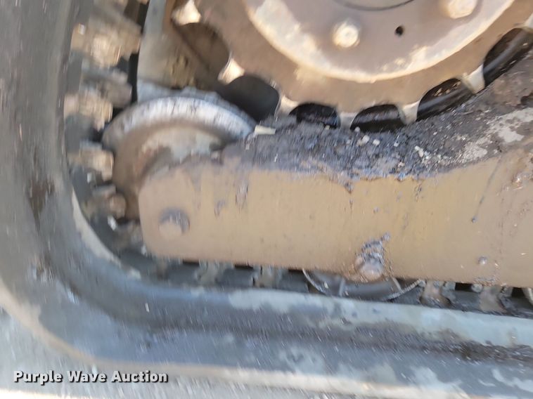 image for item JG9622 2005 Bobcat T300  tracked skid steer loader