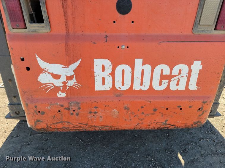 image for item JG9622 2005 Bobcat T300  tracked skid steer loader
