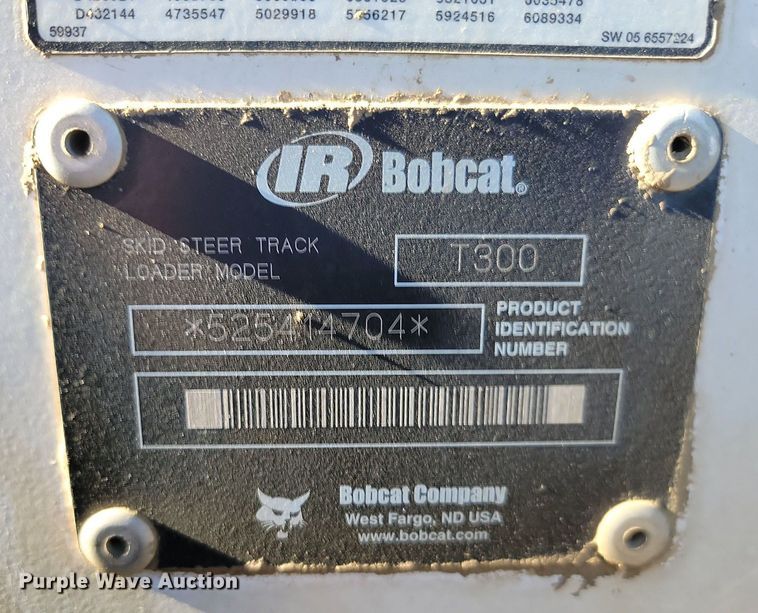 image for item JG9622 2005 Bobcat T300  tracked skid steer loader