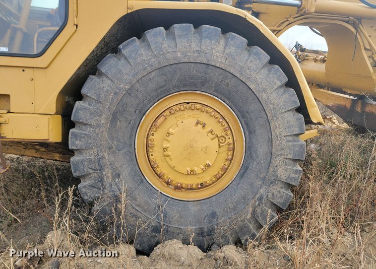 image for item JG9623 1983 Caterpillar 627B  conventional scraper