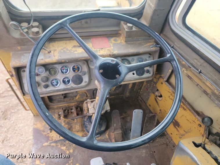 image for item JG9625 1982 Caterpillar 627B  conventional scraper