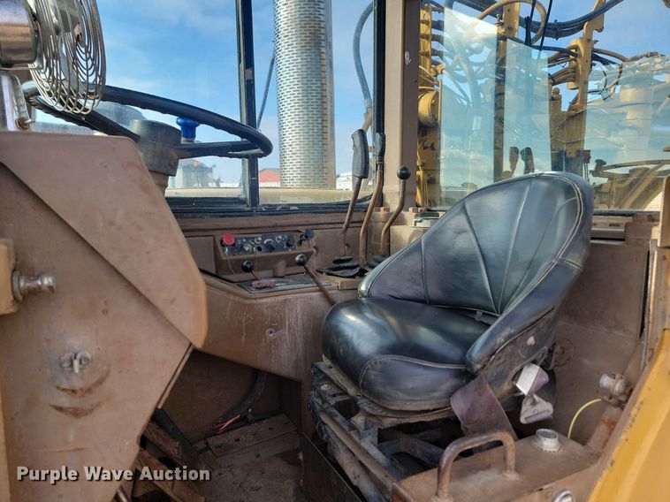 image for item JG9626 1989 Caterpillar 627E  conventional scraper