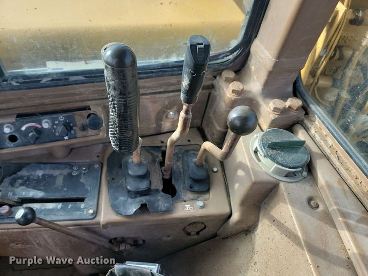 image for item JG9626 1989 Caterpillar 627E  conventional scraper