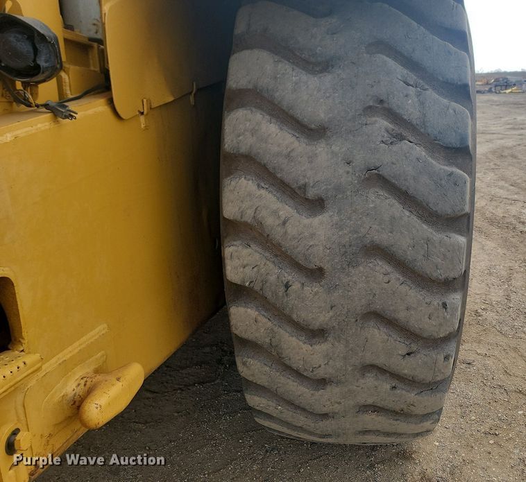 image for item JG9626 1989 Caterpillar 627E  conventional scraper