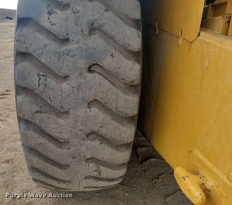 image for item JG9626 1989 Caterpillar 627E  conventional scraper