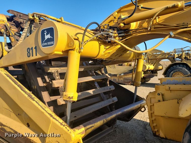 image for item JG9627 1995 John Deere 862B  elevating scraper