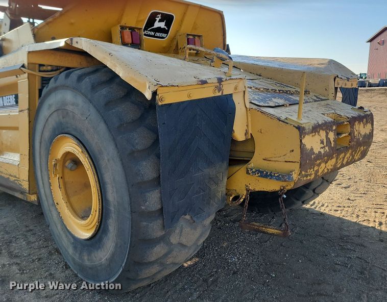 image for item JG9627 1995 John Deere 862B  elevating scraper