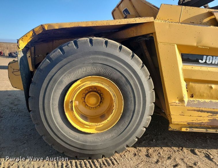 image for item JG9627 1995 John Deere 862B  elevating scraper