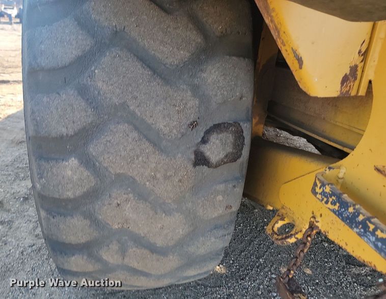 image for item JG9627 1995 John Deere 862B  elevating scraper