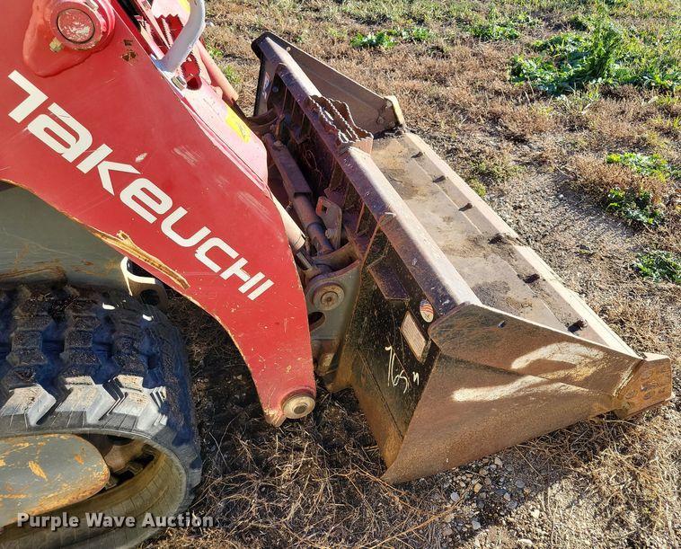 image for item JG9636 2017 Takeuchi TL10V2  skid steer loader