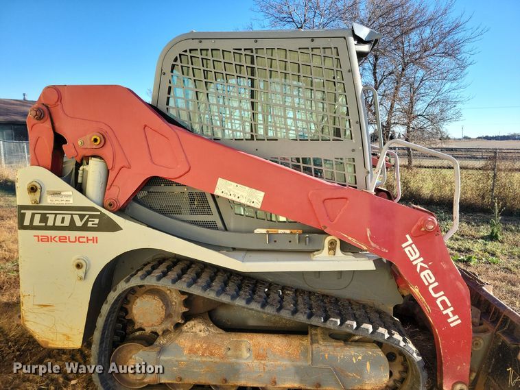 image for item JG9636 2017 Takeuchi TL10V2  skid steer loader