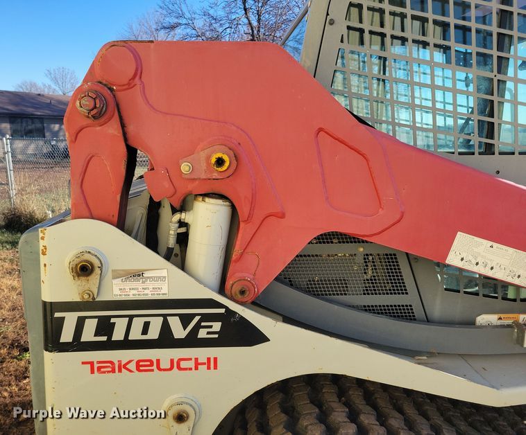 image for item JG9636 2017 Takeuchi TL10V2  skid steer loader