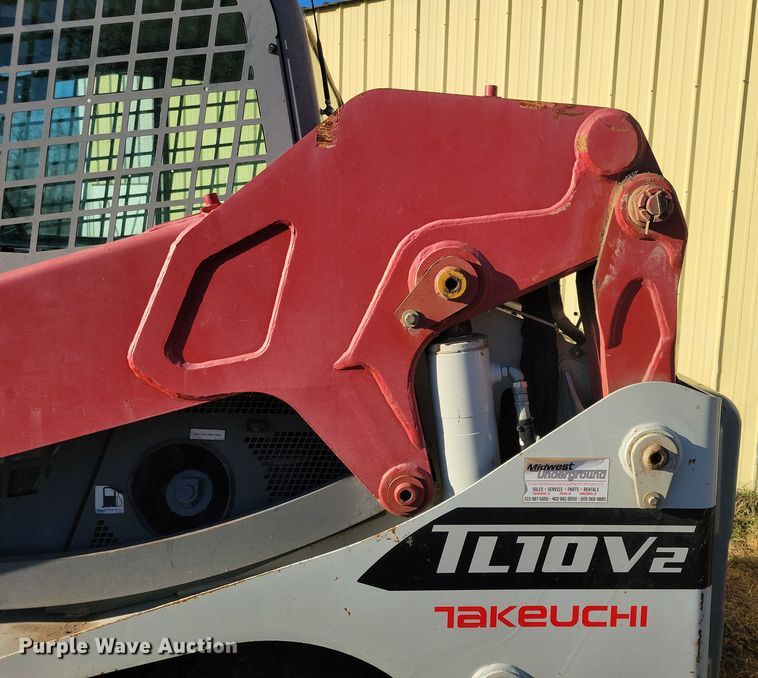 image for item JG9636 2017 Takeuchi TL10V2  skid steer loader