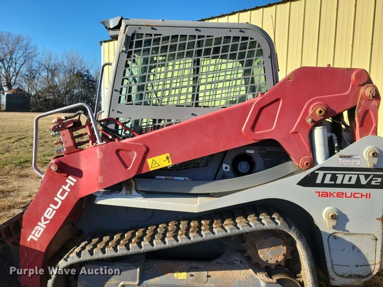 image for item JG9636 2017 Takeuchi TL10V2  skid steer loader