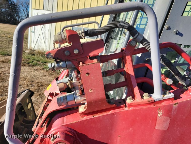 image for item JG9636 2017 Takeuchi TL10V2  skid steer loader