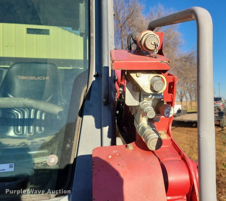 image for item JG9636 2017 Takeuchi TL10V2  skid steer loader