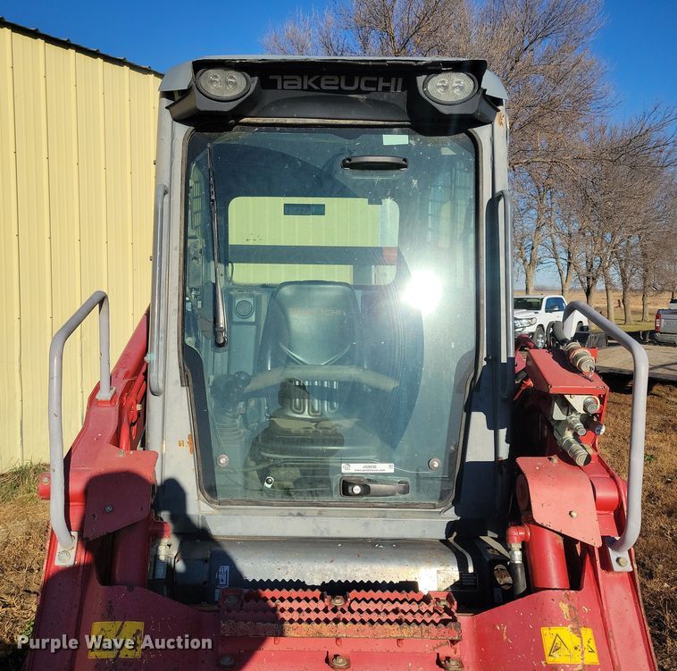 image for item JG9636 2017 Takeuchi TL10V2  skid steer loader
