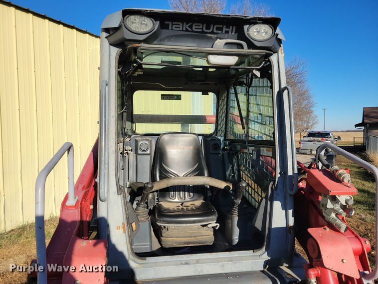 image for item JG9636 2017 Takeuchi TL10V2  skid steer loader