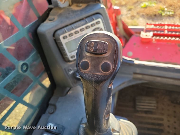 image for item JG9636 2017 Takeuchi TL10V2  skid steer loader