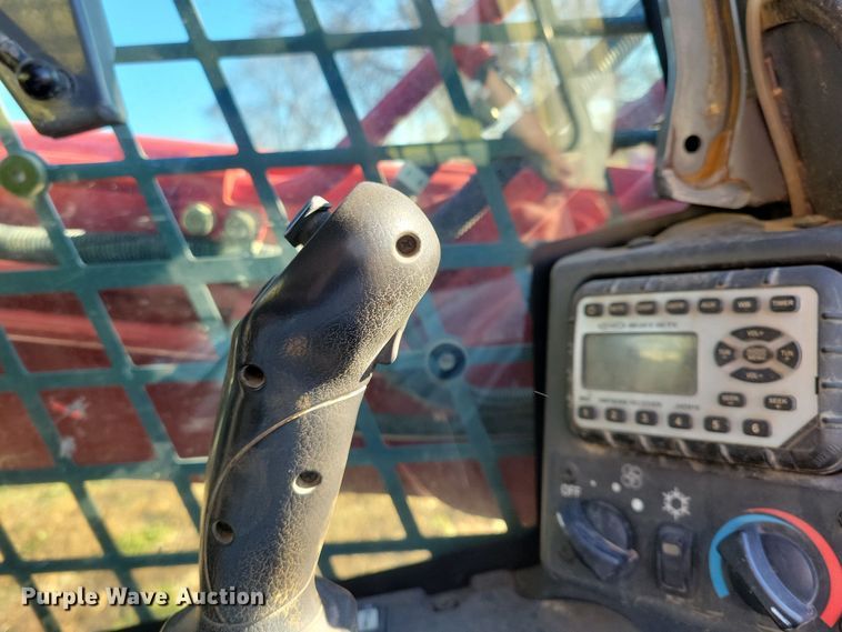 image for item JG9636 2017 Takeuchi TL10V2  skid steer loader