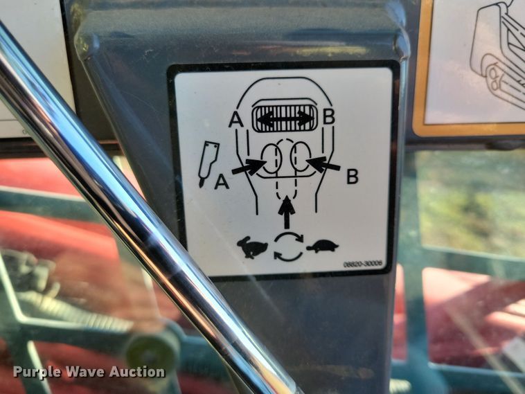 image for item JG9636 2017 Takeuchi TL10V2  skid steer loader