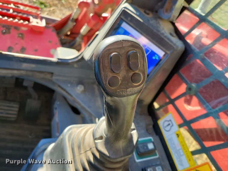 image for item JG9636 2017 Takeuchi TL10V2  skid steer loader