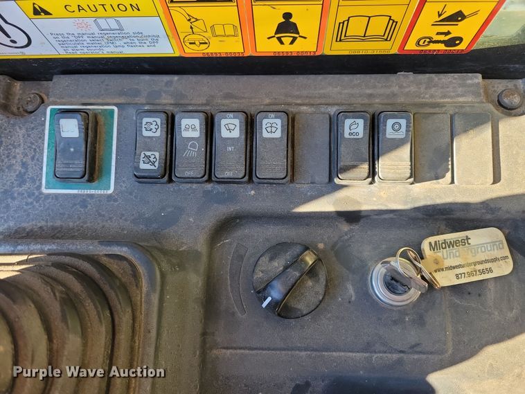 image for item JG9636 2017 Takeuchi TL10V2  skid steer loader